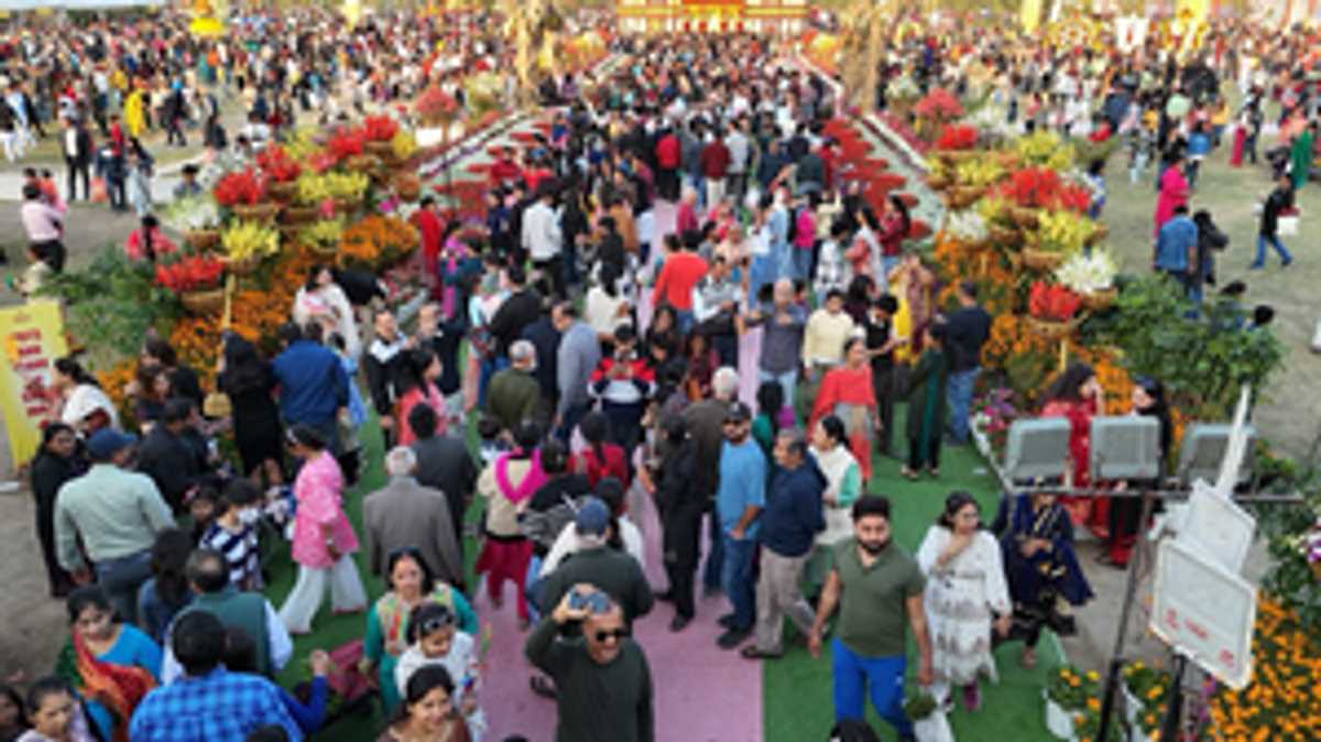 नोएडा पुष्प प्रदर्शनी : तीसरे दिन हुए विविध कार्यक्रम, एक लाख से ज्यादा लोगों ने की शिरकत